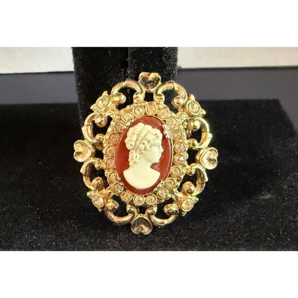 Coro Jewelry - Vintage Coro Cameo Brooch – Gold Tone with Rhinestone Frame